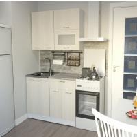 Кухонный гарнитур Лариса лайт 2 ширина 120 см цвет латте/белый/кантри прямая с выдвижными ящиками, подъемной витриной