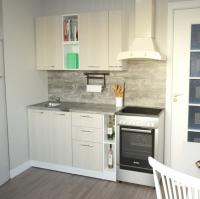 Кухонный гарнитур Лариса нормал 4 ширина 150 см цвет латте/белый/кантри прямая с открытым столом, с открытой полкой, выдвижным ящиком