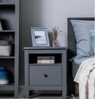 Тумба прикроватная САГА, с доводчиками, ширина 51 см, Серая с ящиком и полкой, на ножках