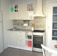 Кухонный гарнитур Лариса нормал 3 1500 мм ширина 150см цвет латте/белый/кантри прямая с открытыми полками, выдвижным ящиком