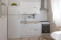 Кухонный гарнитур Жасмин лайт 1200 мм, цвет Белый глянец, модульная, со столешницей, прямой, навесные и напольные шкафы, с полками, с выдвижными ящиками