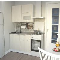 Кухонный гарнитур Лариса лайт 3 1200мм прямая ширина 120см цвет Латте/белый/Кантри ,с выдвижными ящиками,под врезную мойку