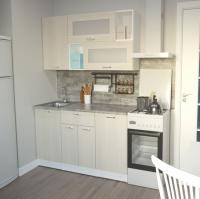 Кухонный гарнитур Лариса стандарт 1 1600 мм прямая ширина 160см цвет латте/белый/кантри прямая с открытыми шкафами, выдвижными ящиками