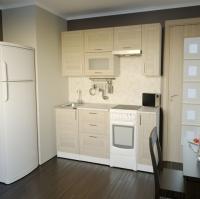 Кухонный гарнитур Лира ультра 2000мм прямая ширина 200см цвет Квадро шимо светлый/малага/белый с выдвижными ящиками, подъемными дверками, витриной