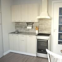 Кухонный гарнитур Лариса нормал 1 150см цвет латте/белый/кантри прямая с выдвижным ящиком